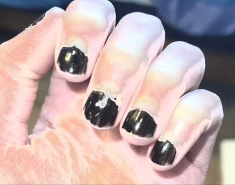 Black Chipped Nails, Chipped Nail Polish Aesthetic, Nail Polish Aesthetic, Polish Aesthetic, Chipped Nails, Chipped Nail Polish, No Chip Nails, Lee Miller, Black Nail Polish