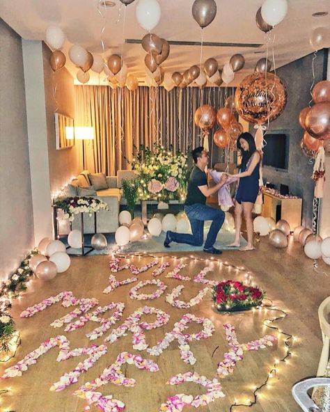 16 of the Most Epic Proposal Shots We've Seen Lately #proposal #engagement #couple #inlove #gettingmarried #love #shesaidyes #hesaidyes #yestoforever #wedding Proposal Set Up Ideas, Proposal Ideas At Home, Wedding Proposal Ideas Engagement, Surprise Proposal Pictures, Cute Proposal Ideas, Set Up Ideas, Unique Proposals, Proposal Pictures, Romantic Surprise