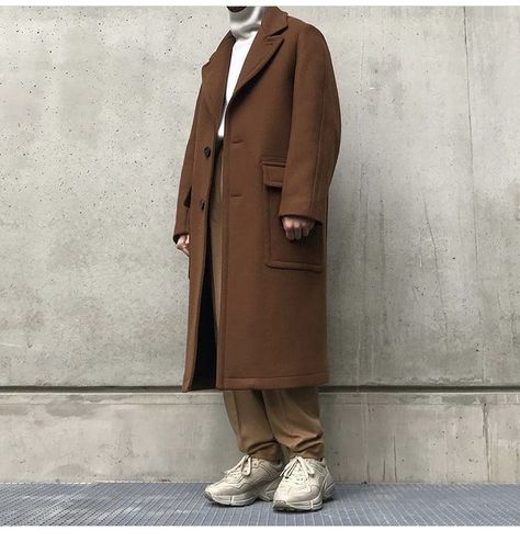 Brown Overcoat Men, Brown Trench Coat Outfit, Wool Coat Outfit, Brown Overcoat, Long Coat Outfit, Brown Wool Coat, Highsnobiety Fashion, Brown Trench Coat, Overcoat Men