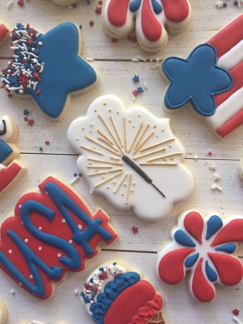 Cookie Decorating Ideas Summer, Fourth Of July Sugar Cookies, July 4th Cookies, Cookies 4th Of July, Patriotic Sugar Cookies, Fourth Of July Cookies, 4th Of July Cookies, Cookie Techniques, Patriotic Cookies