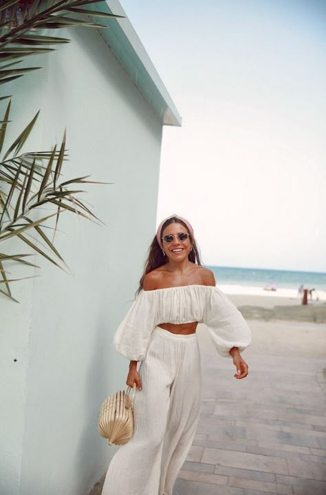 Beach Outfits Women Summer, Elegant Beach Outfit, Beach Outfit Plus Size, Sweatpants Outfit For School, Classy Beach Outfit, Preppy Beach Outfits, Modest Beach Outfit, Beach Outfits Women Plus Size, Fall Beach Outfits