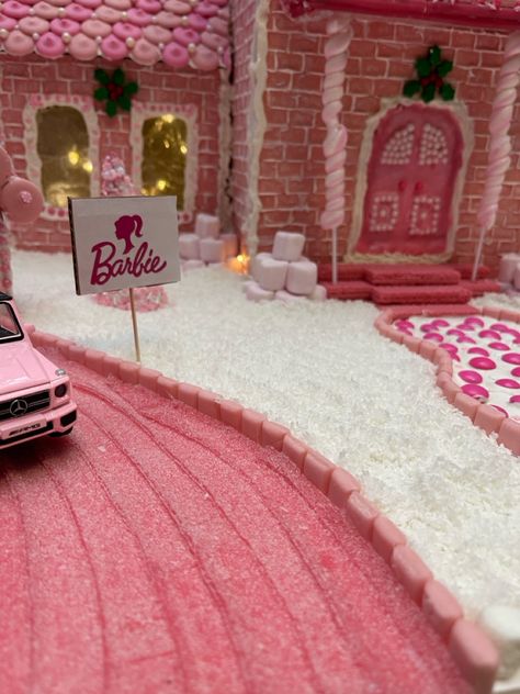 #barbie #gingerbread #gingerbreadhouse #pink #pinkaesthetic Barbie Gingerbread House Ideas, Gingerbread House Barbie, Barbie Gingerbread House, Pink Gingerbread House Ideas, Pink Christmas Gingerbread House, Gingerbread House Pink, Pink Gingerbread House, Gingerbread House Ideas Contest, Gingerbread House Aesthetic