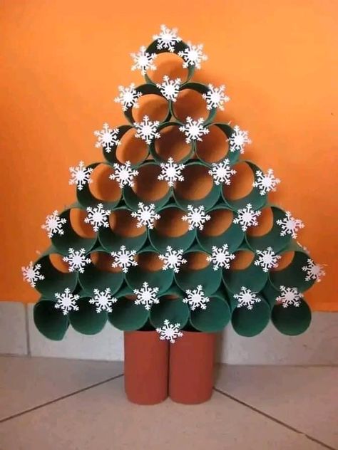 Preschool Christmas Crafts, Christmas Tree Decorations Diy, Handmade Christmas Crafts, Toilet Paper Rolls, Preschool Christmas, Paper Towel Roll Crafts, Paper Rolls, Kids Kitchen, Craft Activities For Kids