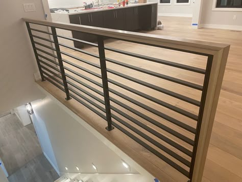 Modern hand rail with black iron and white oak Horizontal Stair Railing Wood, Modern Loft Railing, Stair Railing Ideas Half Walls Open Staircase, Flat Stair Railing, Top Of Stairs Railing Ideas, Horizontal Stair Railing Ideas, Home Stair Railing Ideas, Split Level Railing Ideas, Modern Hand Rail