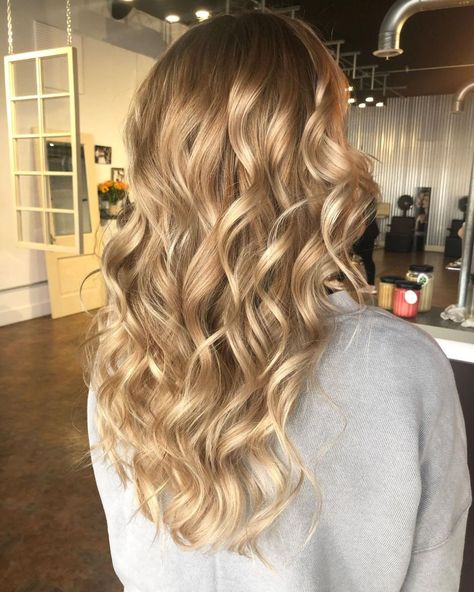 Curls Ideas Hairstyles, Types Of Curls Hairstyles, Loose Curls For Medium Hair, Curled Hair For Long Hair, Medium Hair Curls Wedding, Cute Hair Curls, Curled Hair With Curling Iron, Loose Curl Wedding Hair Down, Engagement Picture Hairstyles Curls