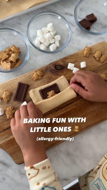 Snacks With Mini Marshmallows, Puff Pastry Teddy Graham, Teddy Bear Party Treats, Teddy Bears In A Blanket Recipe, Bears In A Blanket Recipe, Teddy In A Blanket Pastry, Bears In A Blanket Food, Bear In A Blanket Pastry, Teddy Bears In A Blanket Cookies