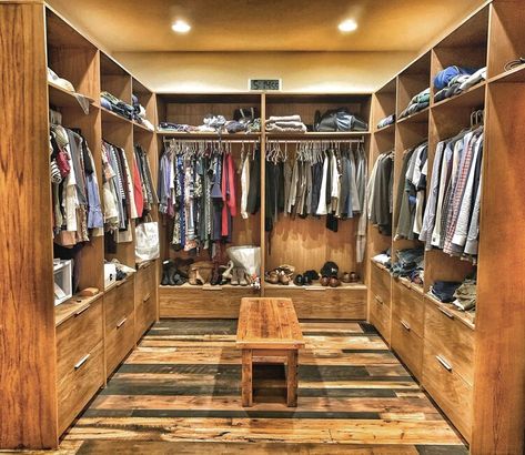 Barndominium Master Closet Ideas, Wood Closets Ideas, Master Closet Design Walk In Farmhouse, Log Cabin Walk In Closet, Barndominium Walk In Closet, Rustic Closet Designs, Big Walk In Closet Ideas, Cottage Walk In Closet, Western Walk In Closet Ideas