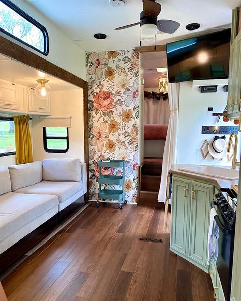 Paint Vinyl Flooring, Rv Renovation Ideas, Camper Decorating, Glamping Trailer, Rv Living Room, Glamper Camper, Rv Interior Remodel, Camper Interior Design, Paint Vinyl