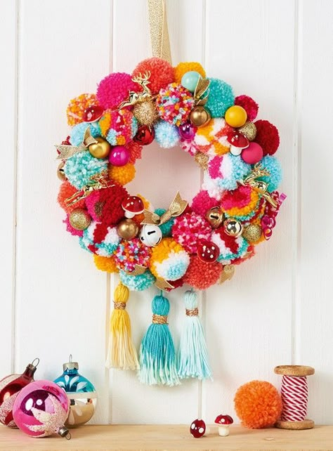 Make this Christmas pom pom-tastic with Christine Leech and @Mollie_Magazine's playful wreath and garland! :santa_tone2: Yellow Goth, Eye Sculpture, Christmas Decor Diy Ideas, Pom Wreath, Chic Christmas Decor, Rainbow Garland, Garland Nursery, Crafts For Teens To Make, Pom Pom Wreath