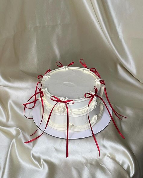 Bolo Vintage, Red Birthday Cakes, Fancy Wedding Cakes, Ribbon Cake, Vintage Birthday Cakes, Bow Cakes, Red Cake, Mini Cakes Birthday, Valentine Cake