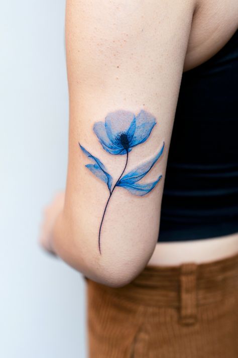 Today we want to introduce you to a tattoo artist from South Korea who found her vision of beauty, revealing it through monochromatic, multi-layered images of wildlife, similar to pictures in inverted colors or x-rays. X Ray Tattoo, Uv Ink Tattoos, Blue Flower Tattoos, Blue Ink Tattoos, Ray Tattoo, Korean Tattoo Artist, Blue Tattoo, Tattoo For Son, Tatuaje A Color