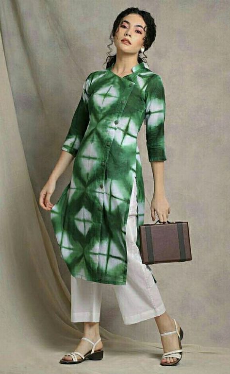 Shibori Clothing, Asymmetric Kurta, Tie Dye Patterns Diy, Lawn Dresses, Printed Kurtis, Kurta Palazzo Set, Shibori Fabric, Long Kurta, Handmade Buttons