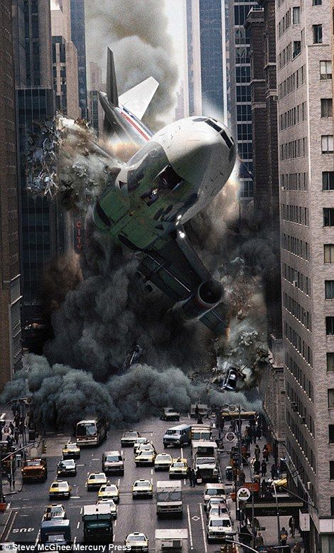 Artist Steve McGhee creates images of how the world might end | Daily Mail Online - post-apocalyptic natural disaster art - plane crashing on Manhattan city streets Art Apocalypse, Apocalypse Landscape, Post Apocalyptic City, Photorealistic Portraits, Apocalypse World, Apocalypse Aesthetic, Post Apocalyptic Art, Apocalypse Art, Post Apocalypse