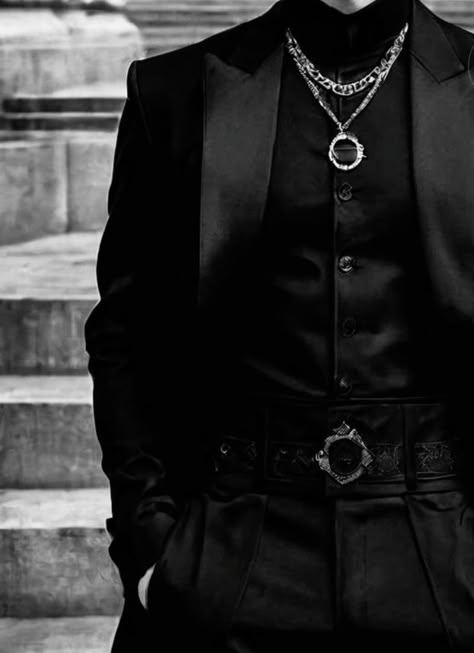 Gothic Outfits Men, Goth Mens Fashion, Goth Fashion Men, Emo Prom, Gothic Fashion Men, Gothic Suit, Gothic Style Fashion, Vintage Outfits Men, Vampire Clothes