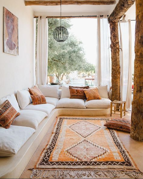 Living Room Rugs Modern, Mud Houses, Area Rugs Bedroom, Moroccan Lounge, Rugs Red, Moroccan Living Room, Colorful Moroccan Rugs, Rugs For Dining Room, Geometric Rugs