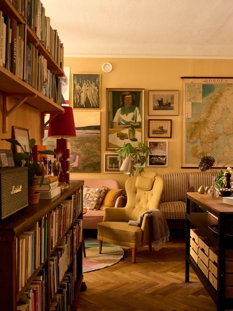 A Small Vintage Apartment with Warm Yellow Walls - The Nordroom Aesthetic Room With Yellow Walls, Yellow Wall Room Ideas, Ocher Walls Living Room, Vintage Small Apartment, Yellow Apartment Decor, Small Living Room Paint Color Ideas, Cozy Living Rooms Apartment Small Spaces, Yellow Living Room Decor, Places Reference