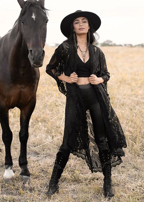 Black Western Outfit, Emo Cowgirl, Dark Bohemian, Witchy Outfits, Western Grunge, Boho Witch, Boho Goth, Witch Fashion, Western Aesthetic