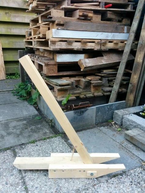 The Pallet Pal: Make Your Own Pallet Dismantling Tool Flooring Pallet Buster, Pallet Tool, 1001 Pallets, Wooden Pallet Furniture, Unique Woodworking, Pallet Creations, Recycled Pallets, Pallet Crafts, Wood Pallet Projects