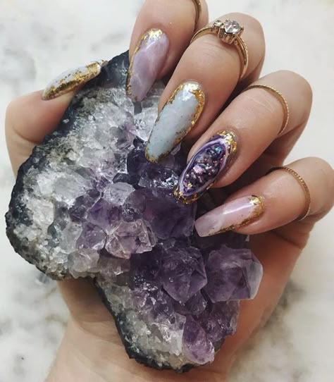 Geode nails Stone Nails, Nail Design Glitter, Stone Nail Art, Popular Nail Art, Nail Art Photos, Elegant Nail Art, Cute Nail Art Designs, Popular Nails, Crystal Nails