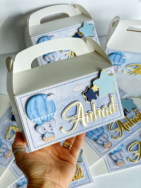 Customized Party Favors, Party Box Ideas Packaging, Baby Giveaways Ideas, Cricut Party Favors, Kids Party Boxes, Baby Gift Packs, Birth Announcement Gifts, Gifts Luxury, Airplane Birthday Party