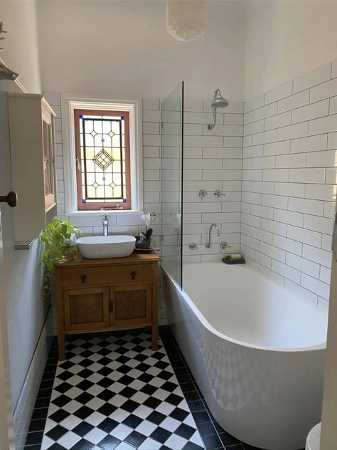 Old Bathroom, Cottage Bathroom, Bathroom Inspiration Decor, Vintage Bathroom, Bathroom Renos, White Tiles, House Bathroom, Dream House Decor, House Inspo