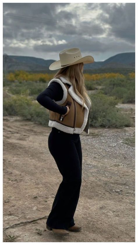 Cowboy Outfits For Women, Country Concert Outfit Ideas, Country Outfits Women, Country Concert Outfits, Casual Country Outfits, Cowgirl Style Outfits, Outfits For Mexico, Concert Outfit Ideas, Country Style Outfits