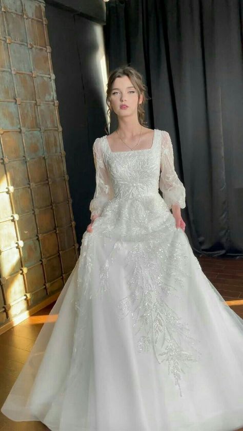 Princess Winter Wedding Dress, Aesthetic Wedding Hairstyles, Simple Elegant Wedding Dress, Muslimah Wedding Dress, Simple Wedding Gowns, Bride Dress Simple, Modest Wedding Gowns, Wedding Inspirasi, Aesthetic Wedding