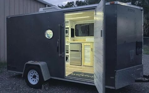 Trailer Turned Into Camper, Small Trailer Living, Diy Cargo Trailer, Diy Camping Trailer Ideas, Camper Conversion Diy, Cargo Trailer Camping, Cargo Trailer Rv Conversion, Enclosed Cargo Trailer Camper Conversion, Convert Trailer To Camper