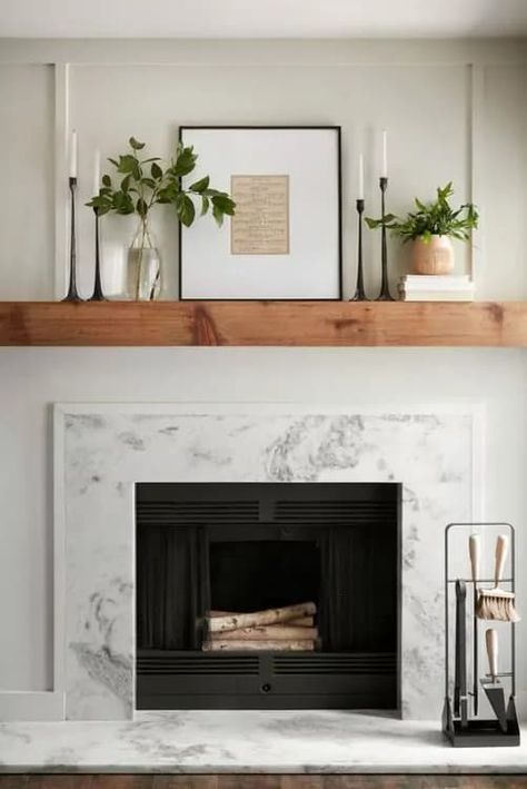 53+ Best Fireplace Tile Ideas and Designs (With Pictures) For 2022 Farmhouse Fireplace Mantel Decor, Diy Fireplaces, Farmhouse Fireplace Mantels, Modern Farmhouse Fireplace, Design Camino, Marble Fireplace Surround, Fireplaces Ideas, Mantle Ideas, Fireplace Mantle Decor