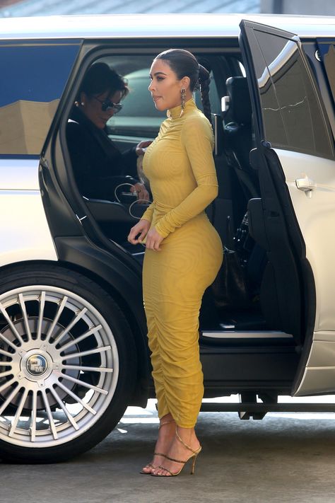 Kim Kardashian puts her curves on display in VERY tight yellow dress as she leaves dinner with Khloe and mom Kris Kim Kardashian Yellow Dress, Kim Kardashian Hips, Kim Kardashian 2017, Kim Kardashian Style 2015, Kim Kardashian Style Dress, Khloe Kardashian Dress, Kim Kardashian Dress, Khloe Kardashian Outfits, Kanye West Wife