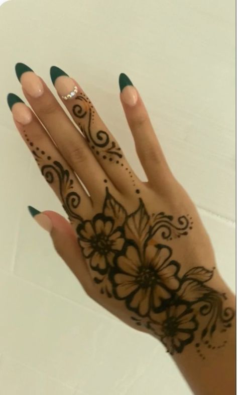 Tattoo Designs Henna, Small Henna Tattoos, Henna Tattoo Design, Cute Henna Designs, Tattoos Henna, Cute Henna Tattoos, Henna Style Tattoos, Small Henna, Henna Nails