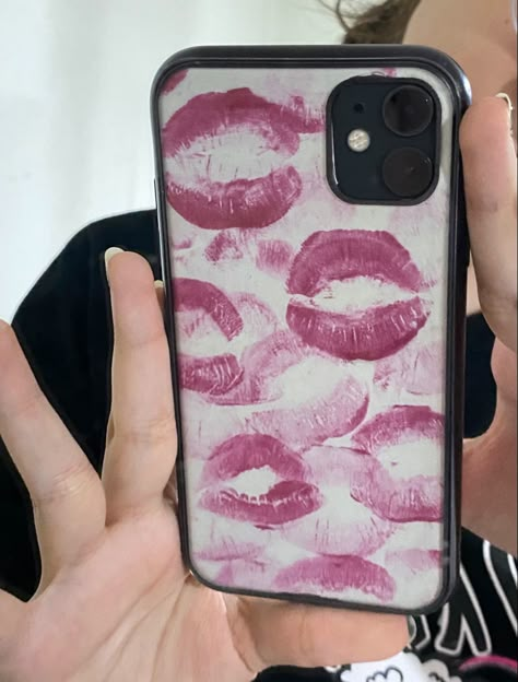 a picture of a diy aesthetic phone case i made Homemade Iphone Cases, Clear Case Painting Ideas, Painting On Clear Phone Case, Things To Paint On Your Phone Case, Phone Cases Homemade, Kisses Phone Cover Aesthetic, Diy Covers Phone, Ideas For Phone Cases Diy, Painting Clear Phone Case