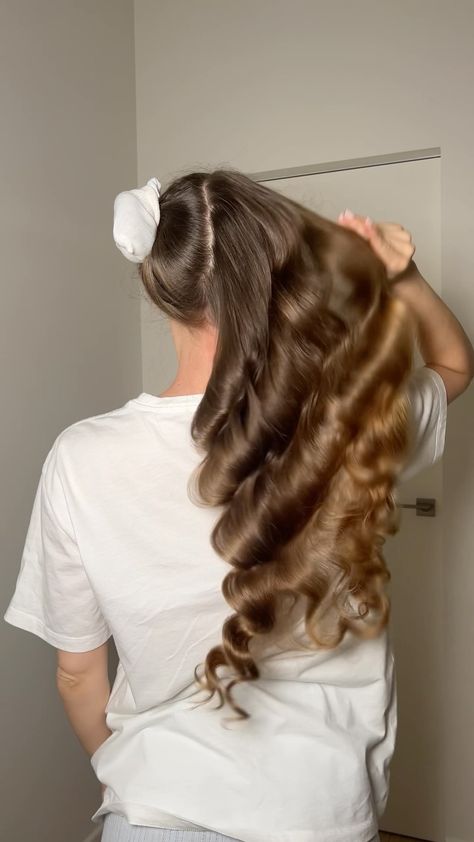 Sock Bun Heatless Curls, How To Curl Hair Using Socks, Diy Heatless Curls Overnight Sock, Heatless Curls Using Socks, Rag Curls Long Hair, Overnight Bun Curls, Heartless Sock Curls, Sock Hair Curls Tutorials, Sock Heatless Curls