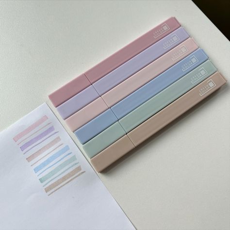 Aesthetic Pastel Highlighters, Pastel Highlighters Aesthetic, Highlighters Pastel, Aesthetic Study Materials, Pastel Stationary Supplies, Pens From Amazon, Pastel Stationary Aesthetic, Aesthetic Pens And Highlighters, Aesthetic Highliters