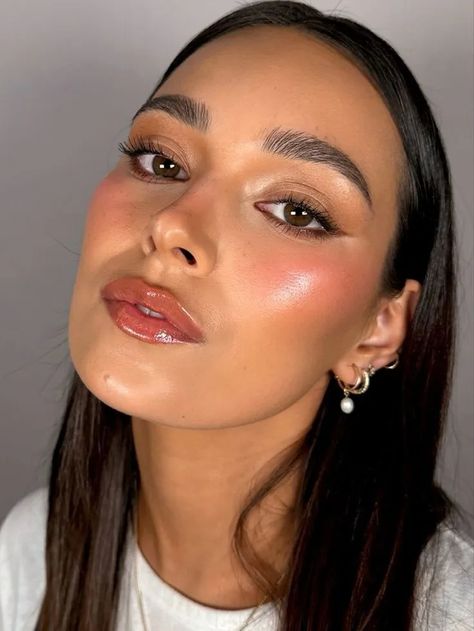 8 ultimate date night beauty tips and ideas to wow your partner 10 No Make Up Make Up Look, Makeup Contouring, Maquillage On Fleek, Mekap Mata, Date Night Makeup, Formal Makeup, Chic Makeup, Night Beauty, Lip Combo