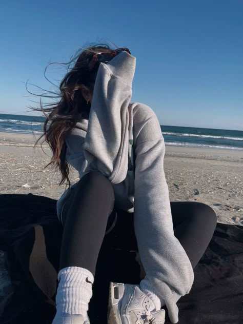 Cold Beach Day Outfit Spring, Cold Day Beach Outfit, Picnic Outfits Winter, Warm Beach Outfit, Cold Beach Day Outfit Winter, Spring Beach Outfits Cold, Winter Beach Outfit Cold, Chilly Beach Day Outfit, Prism Photoshoot