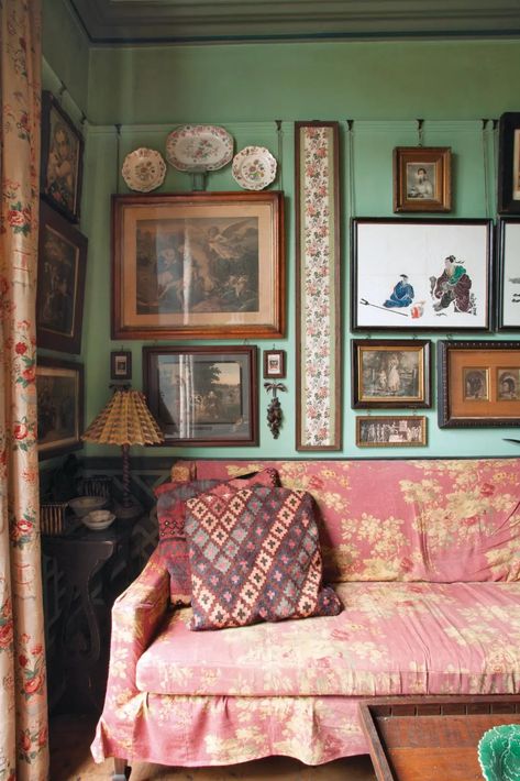 A Victorian home in Bristol filled with art and antiques - Homes and Antiques Folk Interior, Victorian Living Room, Victorian Cottage, London House, Vintage Interiors, Old Homes, Gallery Walls, English Cottage, Instagram Art