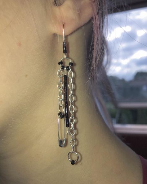 #diy #diywire #diyjewelry #wirejewelry #wire #wireearring #earring #diyearring #jewelry #goth #gothic #edgy #gothstyle Handmade Punk Jewelry, Edgy Diy Jewelry, Diy Gothic Accessories, Handmade Gothic Jewelry, Goth Earrings Diy, Emo Jewelry Diy, Edgy Beaded Jewelry, Diy Emo Jewelry, Goth Bracelets Diy