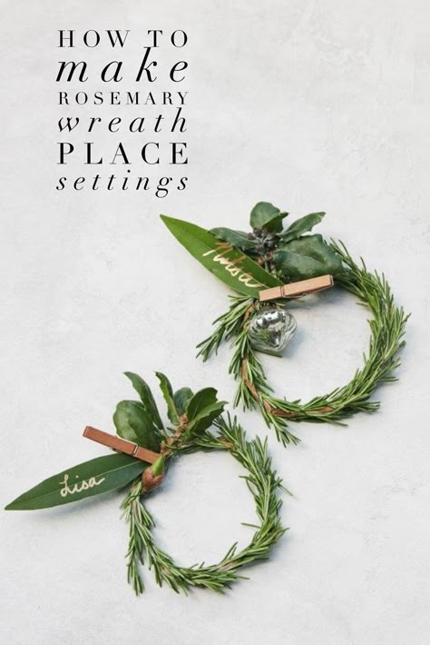 Rosemary Wreath Diy, Mini Wreath Diy, Rosemary Wreath, Natural Gift Wrapping, Table Wreath, Wreath Making Ideas, Christmas Place Settings, Christmas Dining Table Decor, Diy Christmas Table