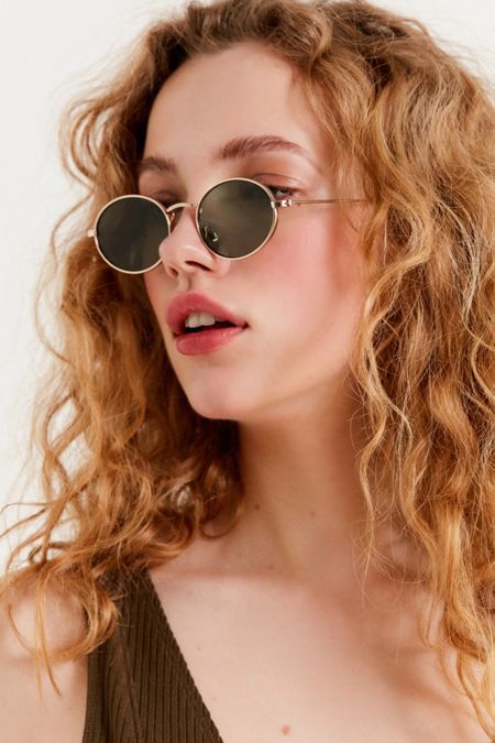 Expensive Sunglasses, Urban Outfitters Sunglasses, Sunglasses Aesthetic, Sunglasses Mirror, Fake Glasses, Woman In Gold, Trendy Glasses, Cute Sunglasses, 90s Looks