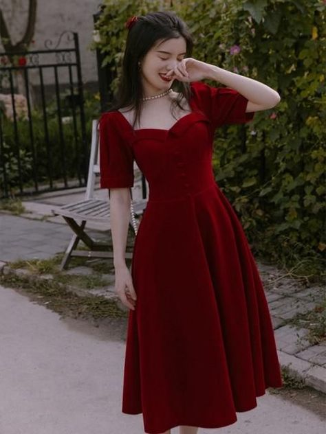 b5a1fc2085986034e448d2ccc5bb9703desc49766436ri Red Rose Dress, Dinner Dresses, Grunge Dress 90s, French Dress, Elegant Midi Dresses, Look Retro, Red Velvet Dress, Red Dress Women, Cottagecore Dress