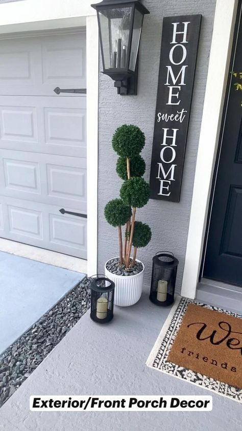 Small Porch Decorating, Diy Porch Decor, Doorway Decor, House Front Porch, Outdoor Entryway, نباتات منزلية, Front Porch Design, Porch Makeover, Diy Porch