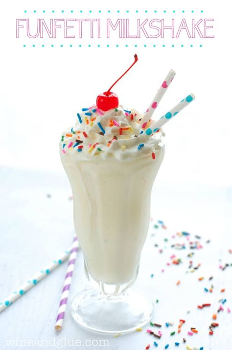 Funfetti Milkshake Funfetti Recipes, Vanilla Milkshake Recipe, Protein Milkshake, Homemade Ice Cream Cake, Healthy Dessert Options, Crazy For Crust, Funfetti Cake Mix, Yogurt Ice Cream, Milkshake Recipe