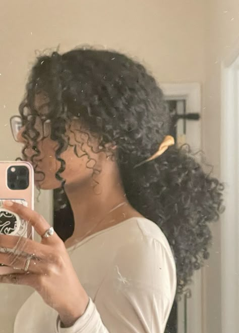 Curly hair ponytail Black Curly Ponytail, Cute Curly Ponytail, Ponytail On Curly Hair, Coily Ponytail, Long Curly Hairstyles Pictures, Messy Ponytail Curly Hair, Curl Aesthetic Faceless, Curly Hair Messy Ponytail, Curly Hair In A Ponytail