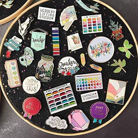 Enamel Pin Display Ideas, Pin Display Ideas, Pin Display Board, Pin Collection Displays, Brooch Display, Pins Badge Display, Glitter Pin, Jewellery Storage Display, Canvas Display