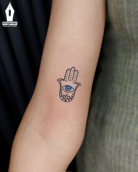 Hamsa Tattoo With Eye, Eye Of Fatima Tattoo, Small Hamsa Tattoo Evil Eye, Evil Eye Matching Tattoo, Hand Evil Eye Tattoo, Henna Designs Evil Eye, Hamsa Hand Evil Eye Tattoo, Evil Eye Wrist Tattoos For Women, Hamsa Small Tattoo