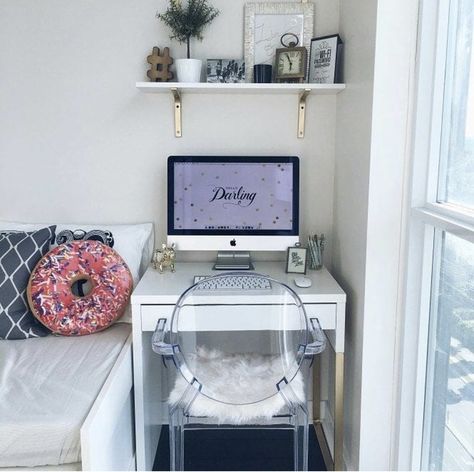 Home Office Small Space, Tiny Home Office, Tiny Office, Small Space Office, Desks For Small Spaces, Small Home Offices, Dekorasi Kamar Tidur, Casa Vintage, Small Room Design