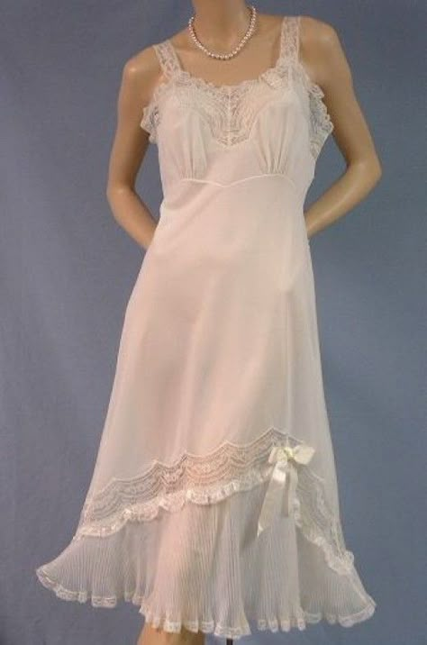 1950s vintage slip White Vintage Slip Dress, Vintage Slip Dress, Peignoir Sets, Vintage Slip, Lingerie Vintage, Night Gowns, Vintage Clothing Stores, Vintage Slips, 1950s Style