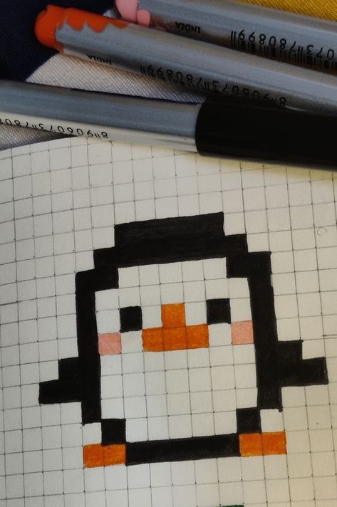 Drawings On Square Paper, Simple Cute Pixel Art, Square Drawing Pattern, Pixel Art Penguin, Pixel Drawing Easy, Pix Art Ideas, Cute Pixel Drawing, Cute Pixel Art Aesthetic, Pixel Art Ideas Simple