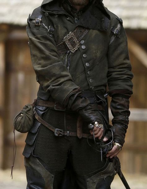 Archer Ren Faire, Male Rogue Outfit, Medieval Hunter Outfit, Rogue Outfits Male, Rogue Dnd Outfit, Dnd Rogue Outfit, Medieval Clothing Male, Bandit Aesthetic, Rogue Outfit